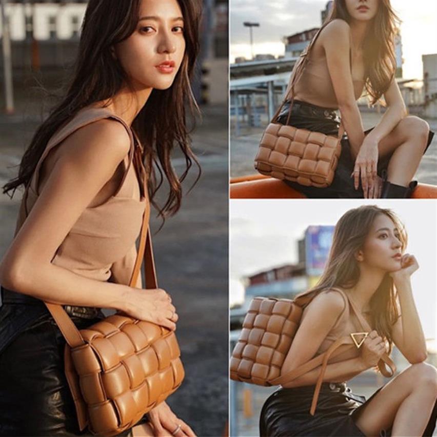 Luxurys Designers Fashion Women Shoulder Bags high Quality Weave Pillow Bag Handbag Messenger Totes Vintage Handbags Crossbody Clu247g, No bags
Luxurys Designers Fashion Women Shoulder Bags high Quality Weave Pillow Bag Handbag Messenger Totes Vintage Handbags Crossbody Clu247g, No bags