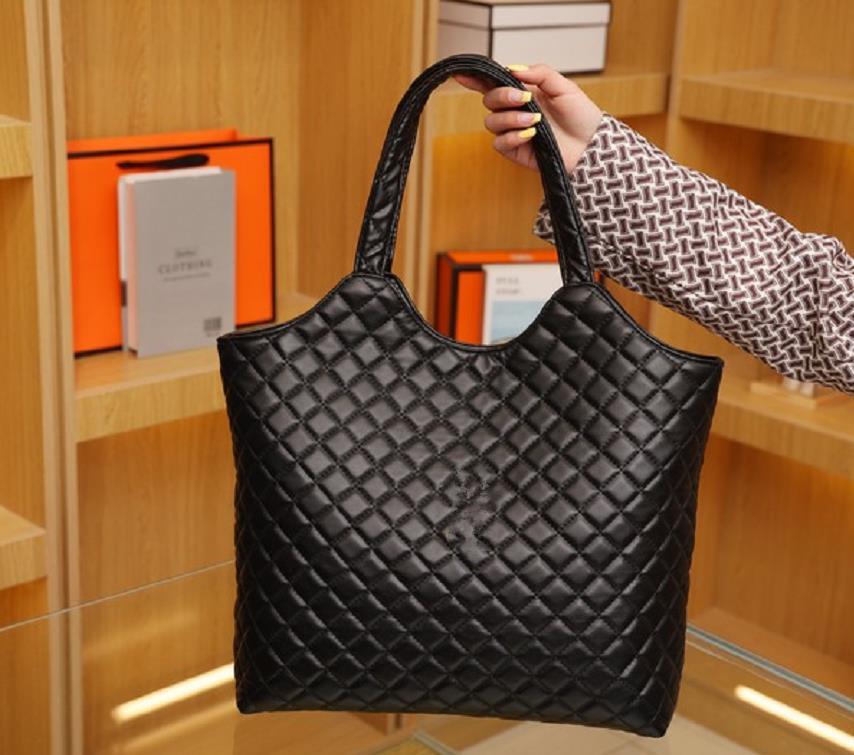 Icare Maxi Rose Shopping Bag In Gaby Quilted Lambskinl Large Capacity Lady Casual Tote Bag with wallet 2023 Tiktok Ins Women Fashion Shoulder Bags Handbags Totes, Black
Icare Maxi Rose Shopping Bag In Gaby Quilted Lambskinl Large Capacity Lady Casual Tote Bag with wallet 2023 Tiktok Ins Women Fashion Shoulder Bags Handbags Totes, Black