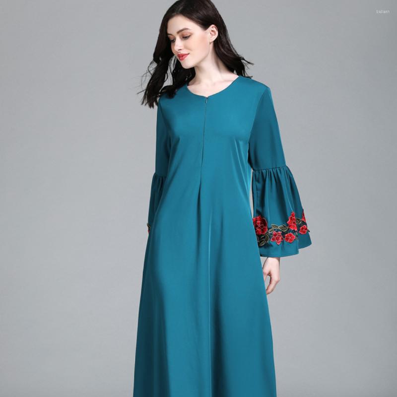 Ethnic Clothing 2022 Muslim European And American Style Large Size Long Skirt Arab Robes Embroidered Loose Dress Ensemble Femme
Ethnic Clothing 2022 Muslim European And American Style Large Size Long Skirt Arab Robes Embroidered Loose Dress Ensemble Femme