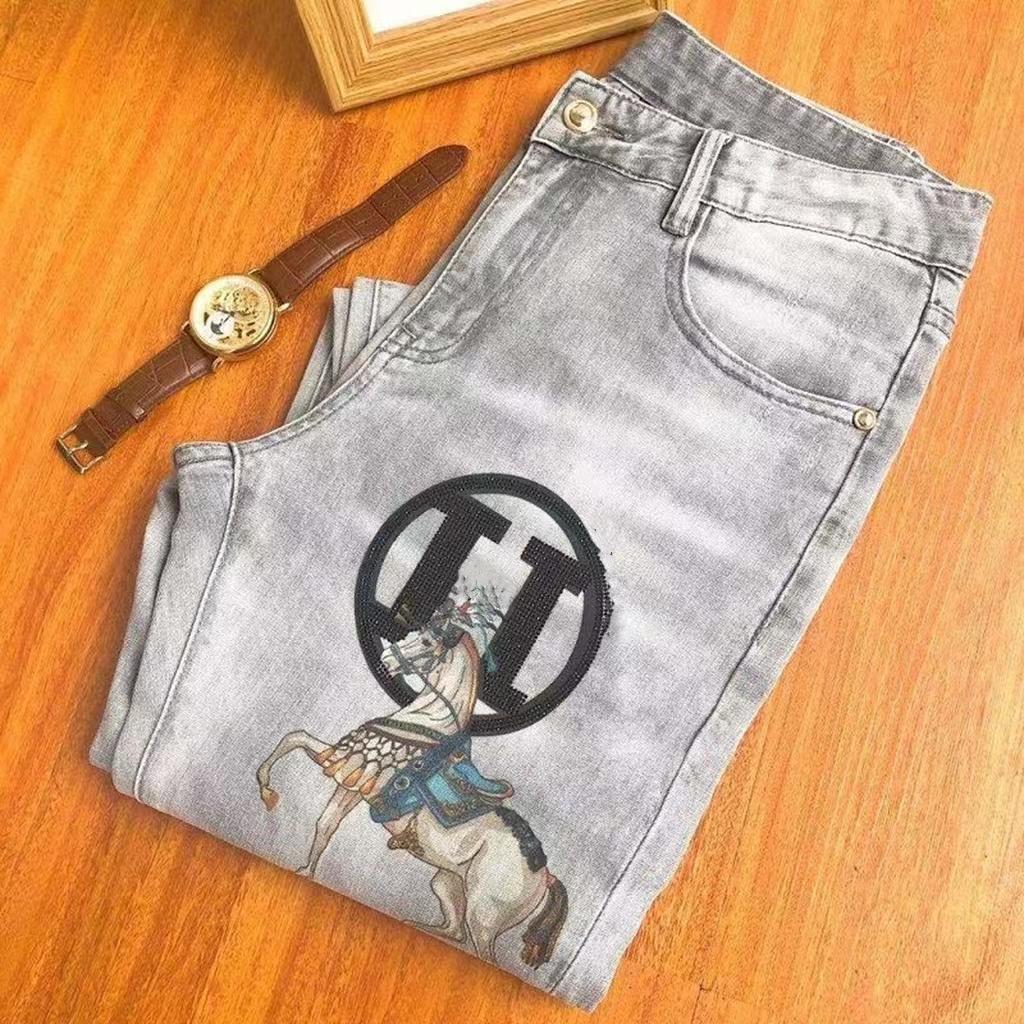 Designer men's jeans black pants classic luxury digital hot drill light gray slim small foot straight pants, 02
Designer men's jeans black pants classic luxury digital hot drill light gray slim small foot straight pants, 02