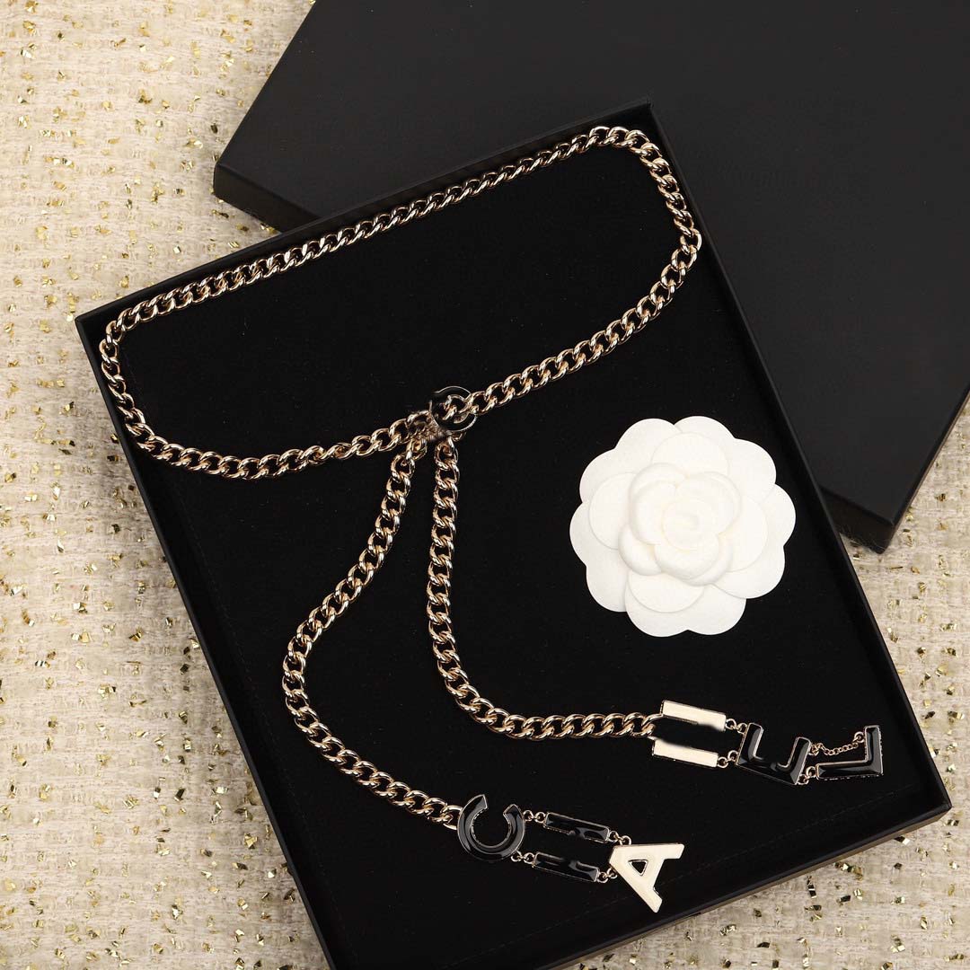 2023 Luxury Quality charm pendant necklace with words and black white enamel color have box stamp PS7469A
2023 Luxury Quality charm pendant necklace with words and black white enamel color have box stamp PS7469A