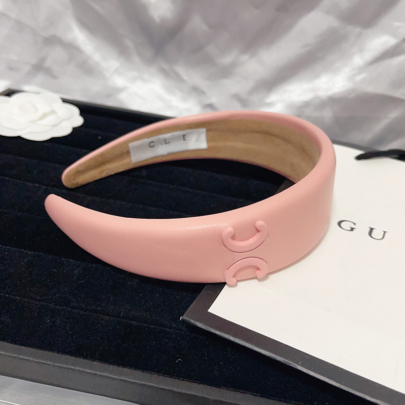 Luxury Designer Hair Clip Women Solid Color Brand Triumphal Arch Vintage Fashion Womens French Wide Edge Leather Hair Hoop Head Accessories Gifts wholesale, Pink
Luxury Designer Hair Clip Women Solid Color Brand Triumphal Arch Vintage Fashion Womens French Wide Edge Leather Hair Hoop Head Accessories Gifts wholesale, Pink