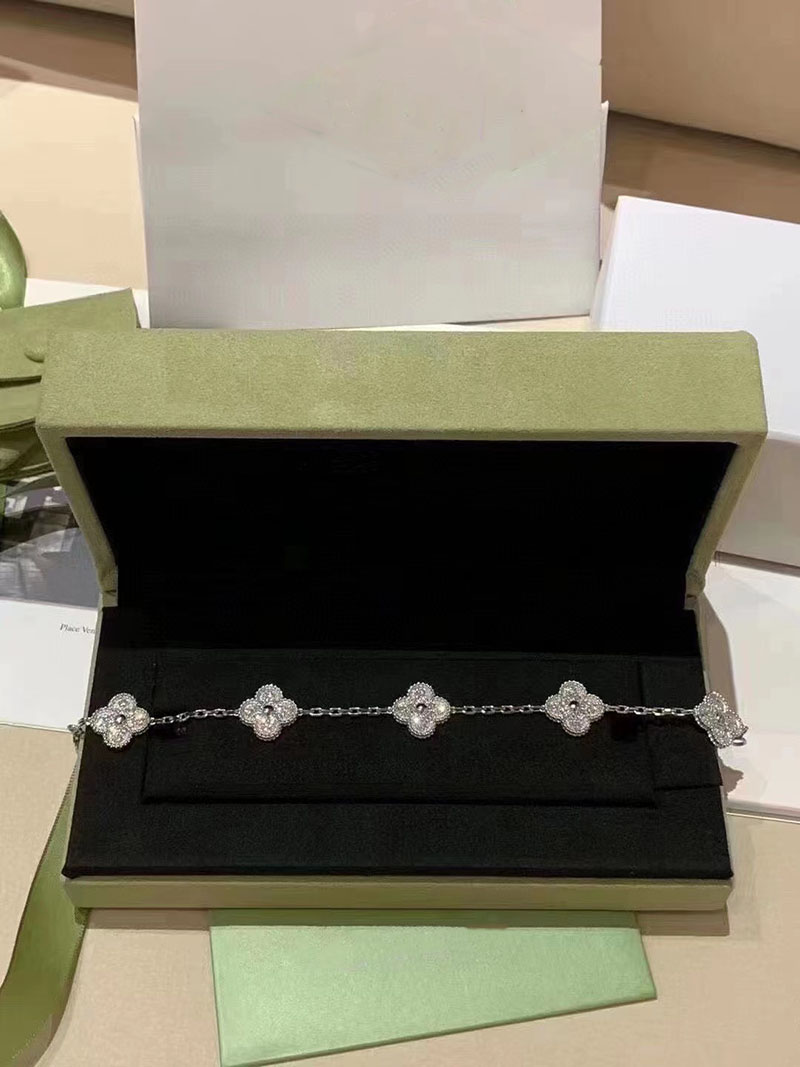 Luxury V brand clover designer charm bracelets for women 18k gold white red blue mother of pearl 4 leaf shining crystal diamond love bracelet jewelry
Luxury V brand clover designer charm bracelets for women 18k gold white red blue mother of pearl 4 leaf shining crystal diamond love bracelet jewelry