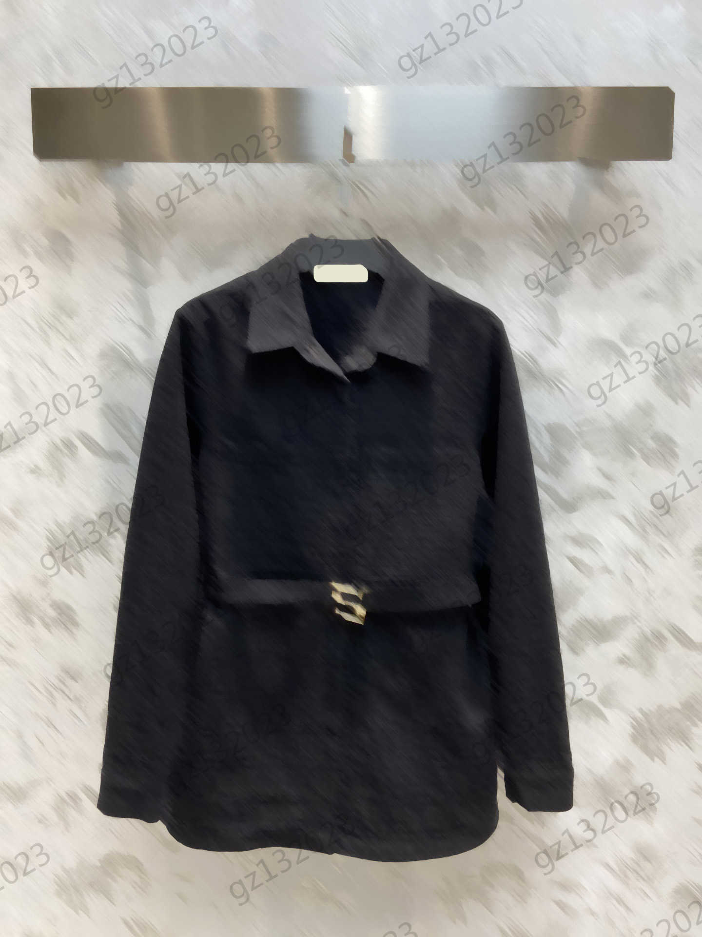 Jackets Women Double F Letter Embossed Lapel Denim Shirt Jackets Belt Corset Waist Sleeve Design Silhouette Slim Outerwear Luxury Brand Women Coat
Jackets Women Double F Letter Embossed Lapel Denim Shirt Jackets Belt Corset Waist Sleeve Design Silhouette Slim Outerwear Luxury Brand Women Coat