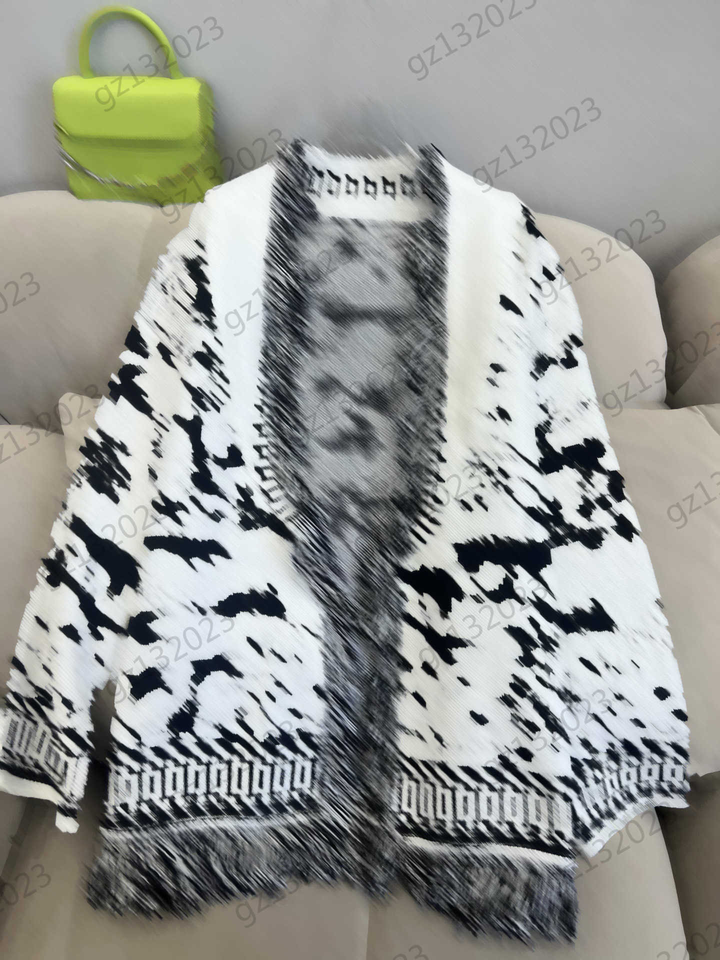 Womens Sweater Animal Print Fringed Edge V-neck Knitted Cardigan Drop Shoulder Design Silhouette Warm Knitwear Designer Sweater Women, 10
Womens Sweater Animal Print Fringed Edge V-neck Knitted Cardigan Drop Shoulder Design Silhouette Warm Knitwear Designer Sweater Women, 10