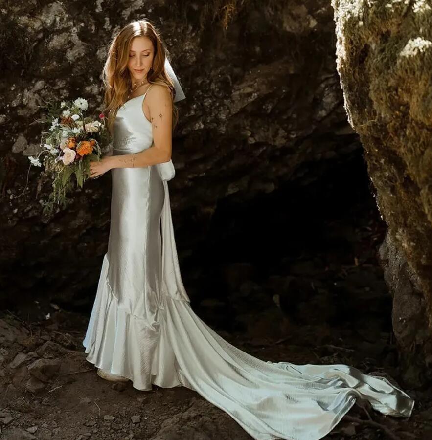 Simple Spaghetti Strap Mermaid Wedding Dresses Bow Tie Back Beach bohemian Bridal Gown Cowl Ruffled vestidos de novia