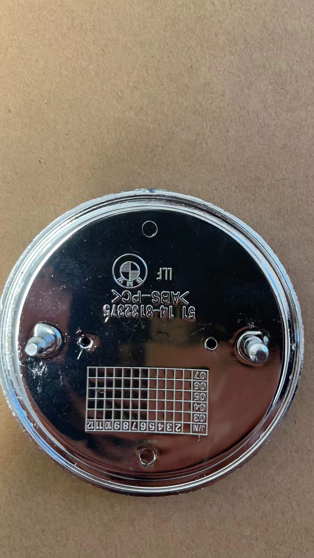 50 pcs 82mm 74mm car badge Black white blue white Car Badges FRONT HOOD Emblem ROUNDEL for m3 m5 X3 X5 E36 E39 E46 51148132375