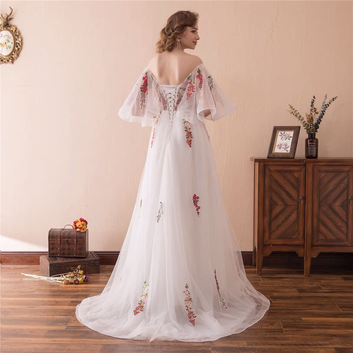 Elegant A-line Wedding Dresses Strapless Off the Shoulder Red Embroidery Backless Lace Up Floor Length Custom Made Plus Size Bridal Dress Vestidos De 