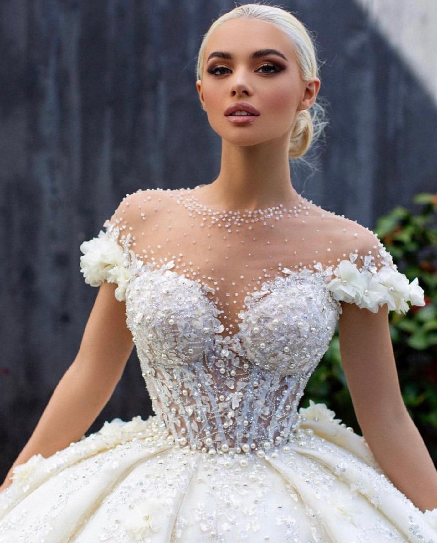 Elegant Diamond Crystal Dubai Ball Gown Wedding Dress Illusion Off Shoulder Sequined Saudi Arabic Bridal Gowns