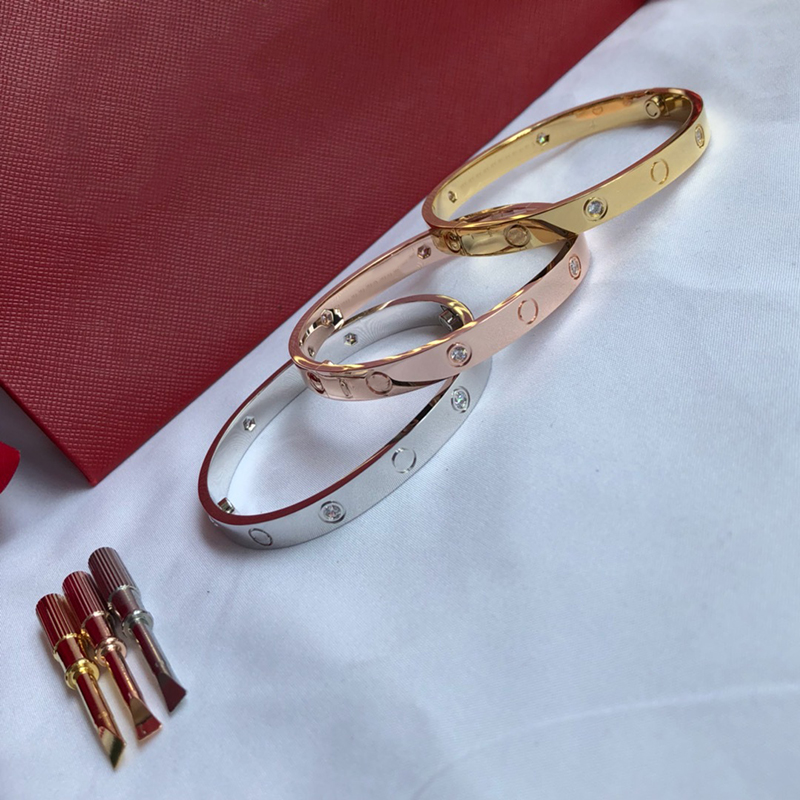 ladies bracelet gold diamond fashionable new rose golds 316L stainless steel screw bracelet with screwdriver and original box never lose the braceletes
ladies bracelet gold diamond fashionable new rose golds 316L stainless steel screw bracelet with screwdriver and original box never lose the braceletes