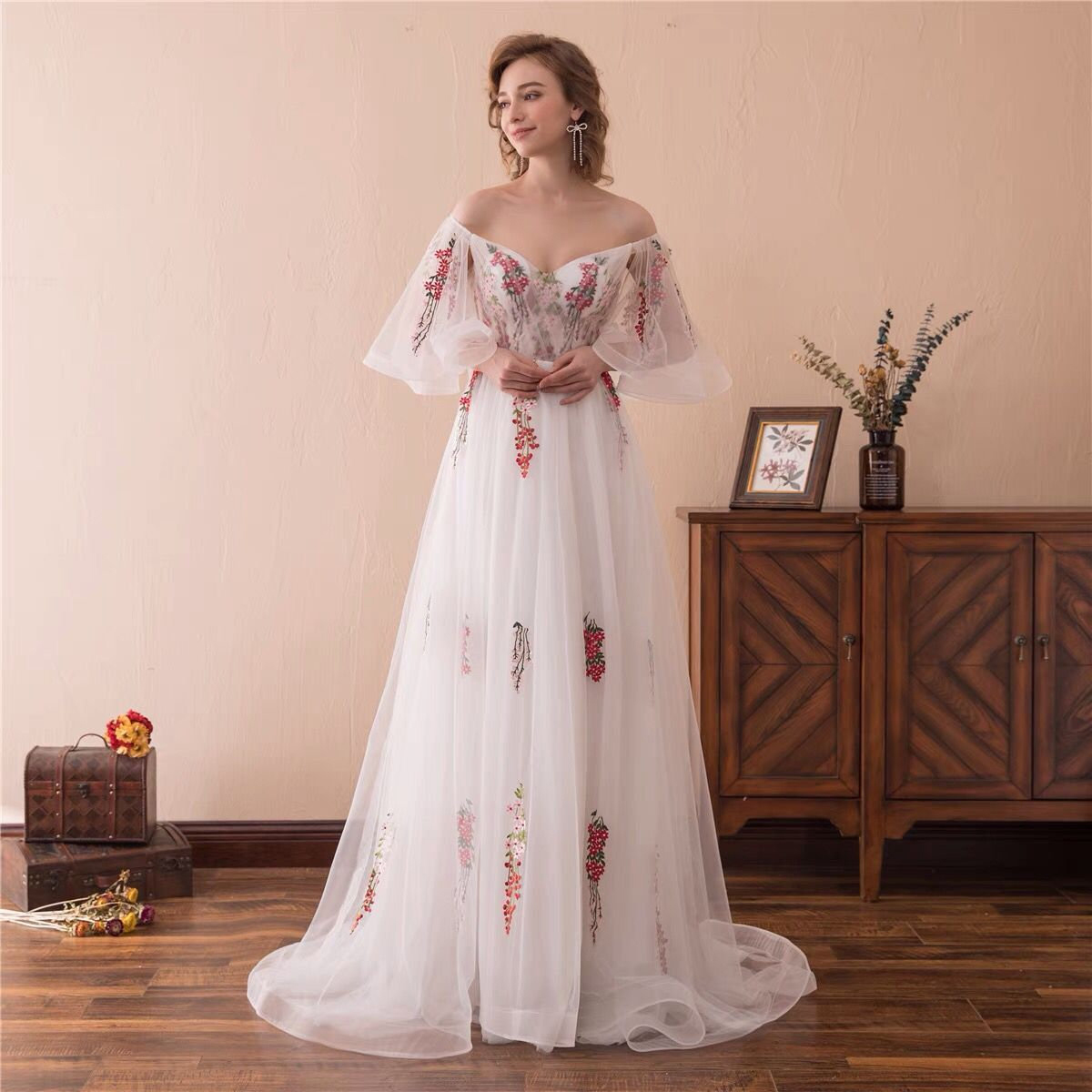 Elegant A-line Wedding Dresses Strapless Off the Shoulder Red Embroidery Backless Lace Up Floor Length Custom Made Plus Size Bridal Dress Vestidos De 