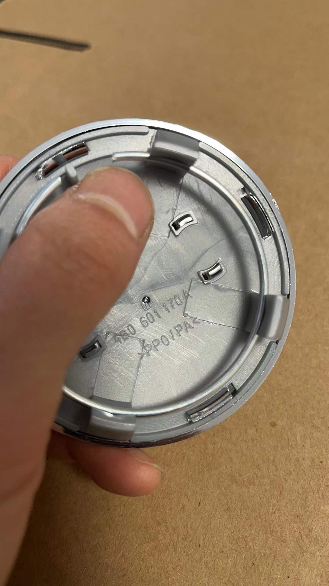 100pcs Car stying 69mm black/grey WHEEL Covers CENTER CAPS 4B0601170A 8D0601170 For A3 A4 A5 A6 A7 A8 TT S4 Q7 S6 S8 R8 A3 A4 A6 A8