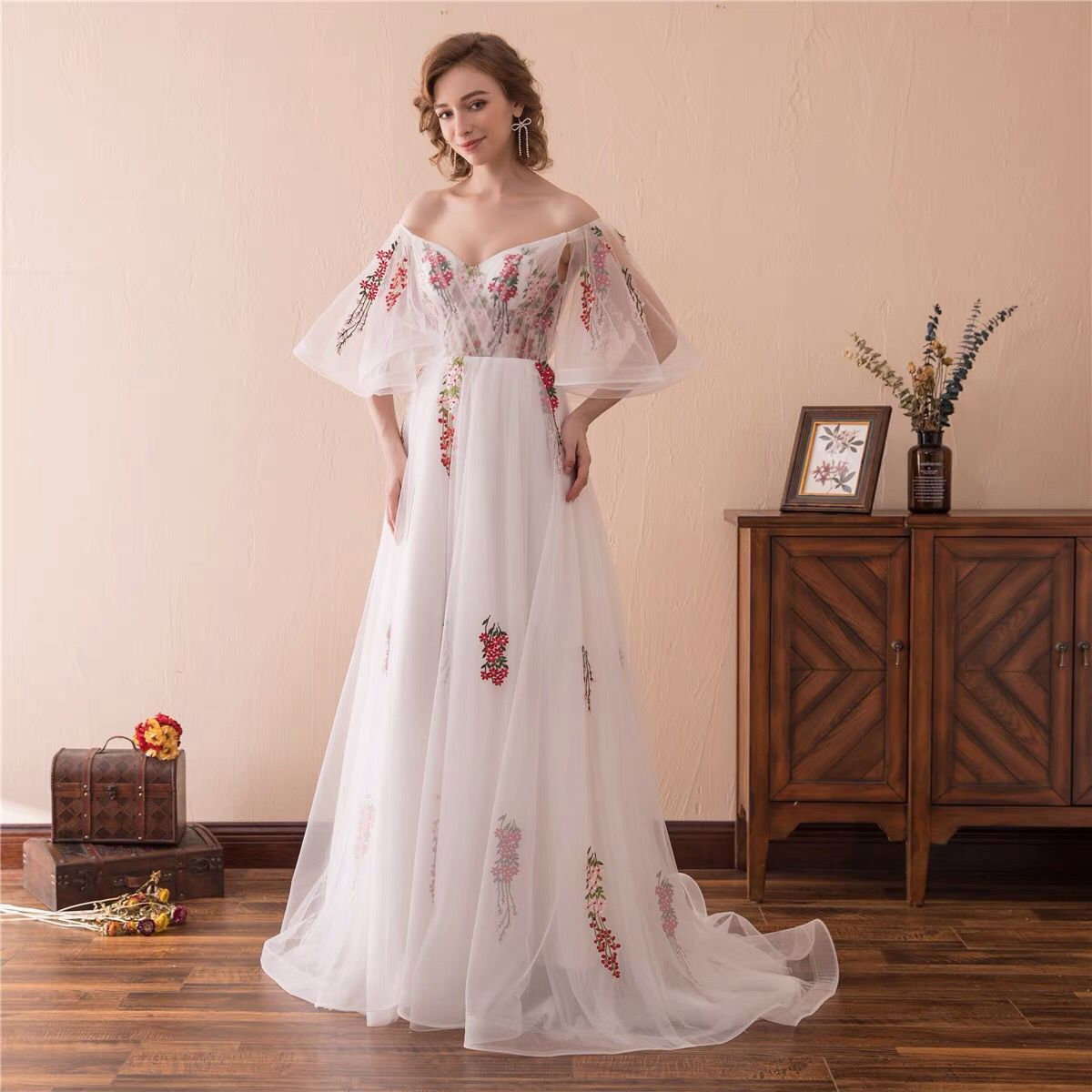 Elegant A-line Wedding Dresses Strapless Off the Shoulder Red Embroidery Backless Lace Up Floor Length Custom Made Plus Size Bridal Dress Vestidos De 
