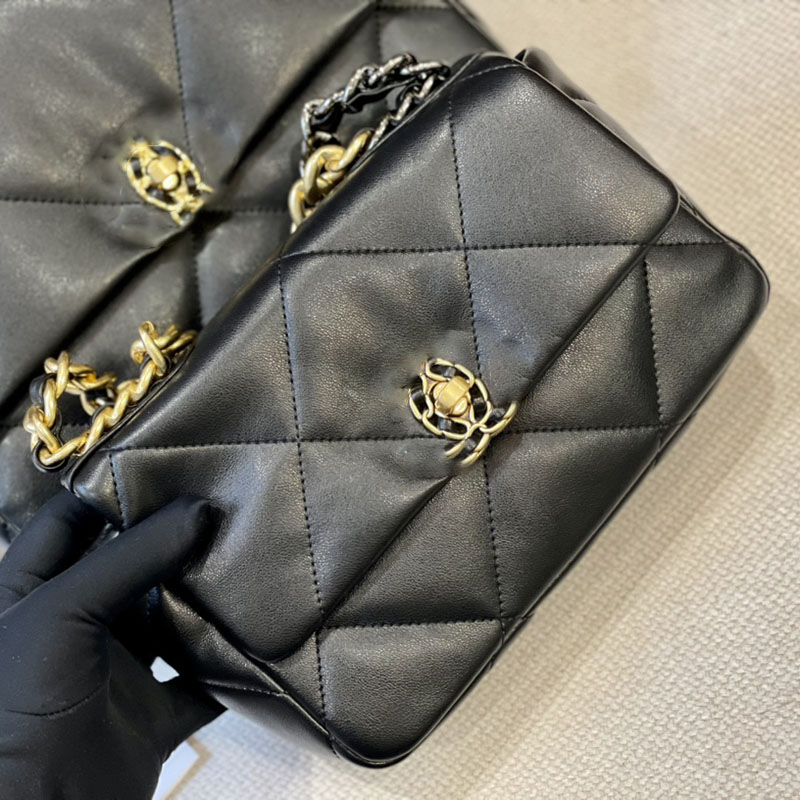 Channel Handbag Flap Bag Lambskin Ruthenium-Finish Metal Thick Chain Gabrielle Classic Quilted 3 Sizes, Red
Channel Handbag Flap Bag Lambskin Ruthenium-Finish Metal Thick Chain Gabrielle Classic Quilted 3 Sizes, Red