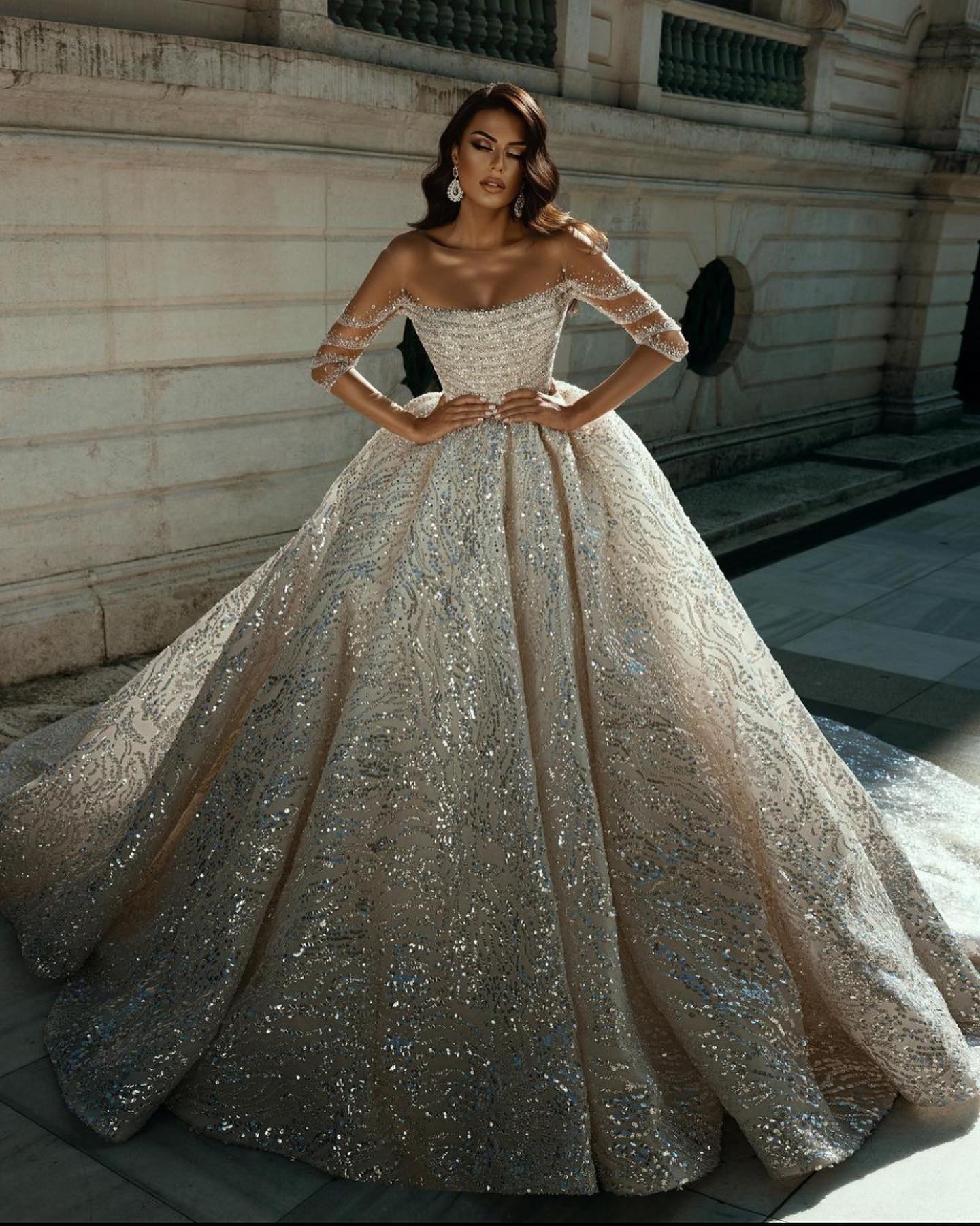 Elegant Sparkly Dubai Ball Gown Wedding Dress Illusion Off Shoulder Long Sleeve Sequined Saudi Arabic Bridal Gowns
