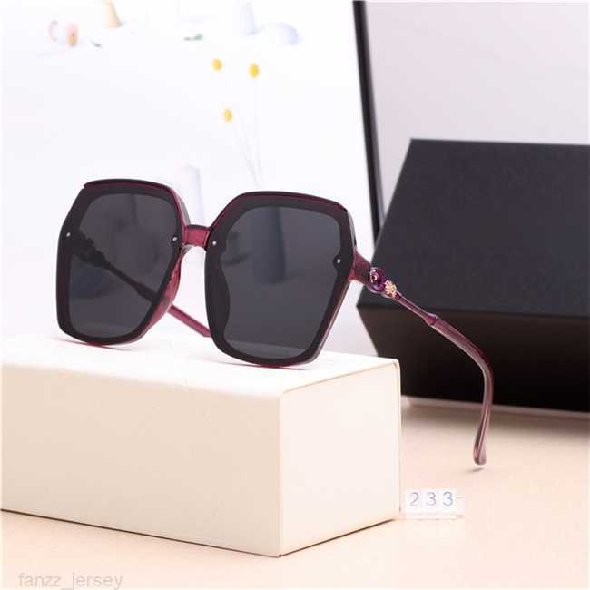 Designers Sunglasses For Beach Driving Pilot Luxury Sun glasses Stylish Fashion High Quality Polarized for Mens Womens Glass UV400 With boxfor man woman
Designers Sunglasses For Beach Driving Pilot Luxury Sun glasses Stylish Fashion High Quality Polarized for Mens Womens Glass UV400 With boxfor man woman