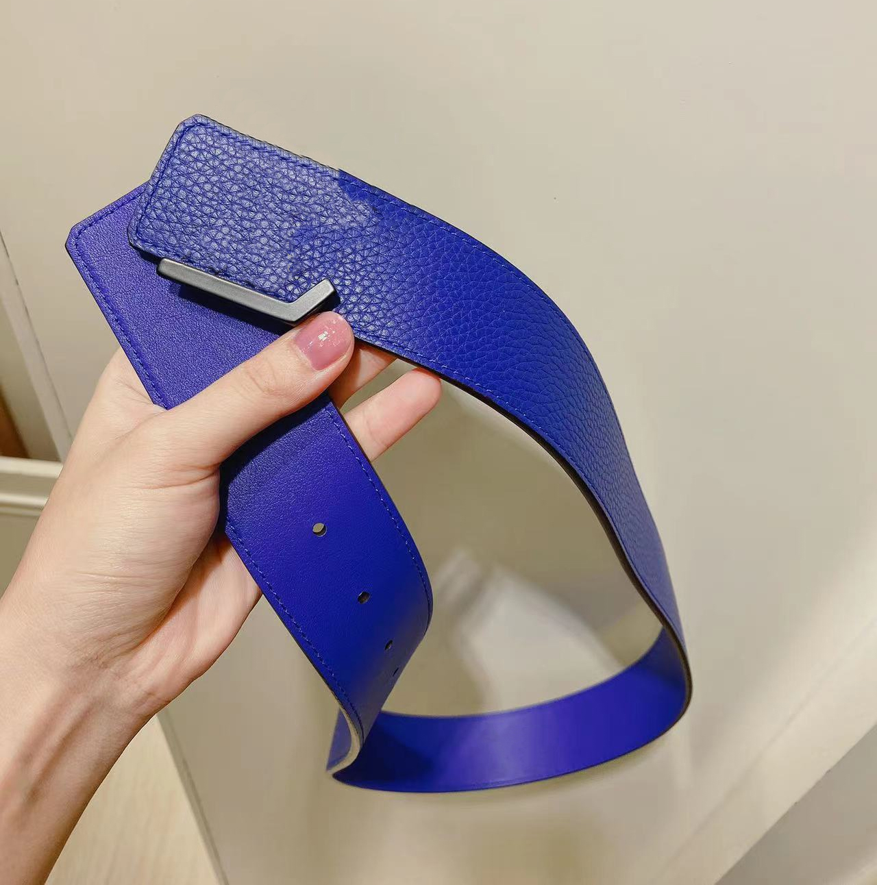 Luxury belt men's and women's designer top leather classic brushed gold silver buckle black gray men's belts, Customize 
Luxury belt men's and women's designer top leather classic brushed gold silver buckle black gray men's belts, Customize