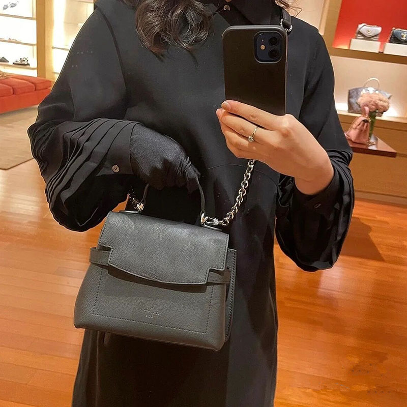 Designe bag Ladies Casual Luxury Shoulder Bags Handbag Chain Bag TOP M20997 Crossbody Purse Pouch have abox
Designe bag Ladies Casual Luxury Shoulder Bags Handbag Chain Bag TOP M20997 Crossbody Purse Pouch have abox