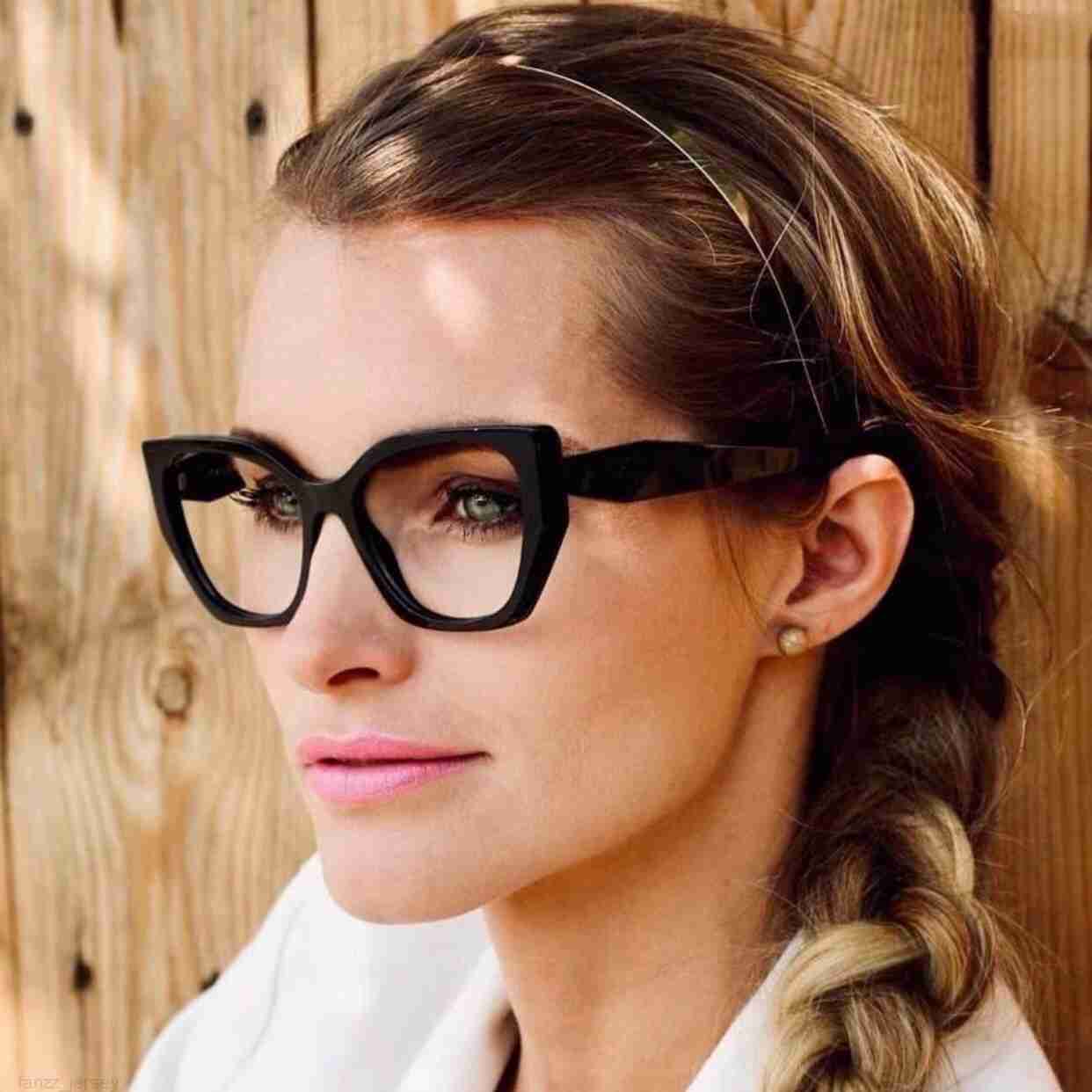 Women Designer Sunglasses Cat Eye Fashion Sunglass with Letters Adumbral Polarized Brand Sun Glasses Full Frame Gogglefor man woman
Women Designer Sunglasses Cat Eye Fashion Sunglass with Letters Adumbral Polarized Brand Sun Glasses Full Frame Gogglefor man woman