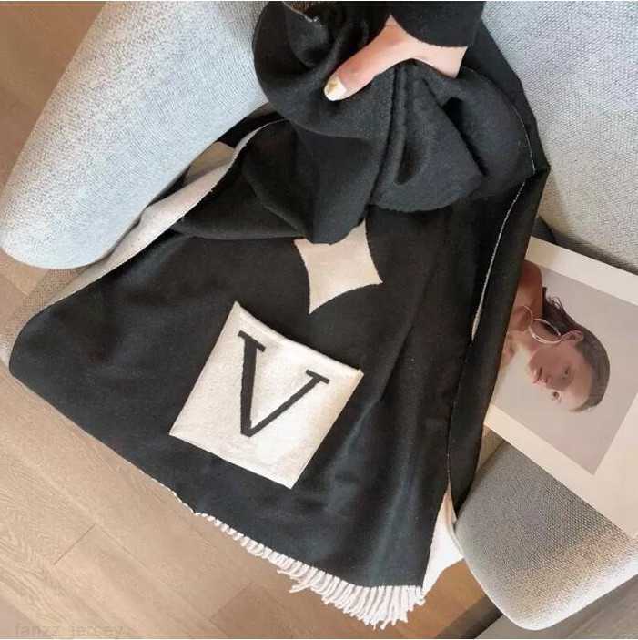 Winter Scarf Pashmina For Designers warm Scarf Fashion Classic Women imitate Cashmere Wool Long Shawl Wrap 65X180cm AAfor man woman
Winter Scarf Pashmina For Designers warm Scarf Fashion Classic Women imitate Cashmere Wool Long Shawl Wrap 65X180cm AAfor man woman