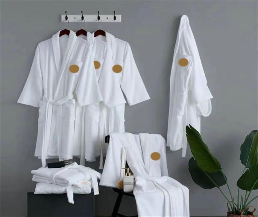 Classic el Bath Robe Unisex Embroidery Letter Designer Robes Men Women Soft Touch Bathrobe Home White Solid Night Sleepwear2455251
Classic el Bath Robe Unisex Embroidery Letter Designer Robes Men Women Soft Touch Bathrobe Home White Solid Night Sleepwear2455251