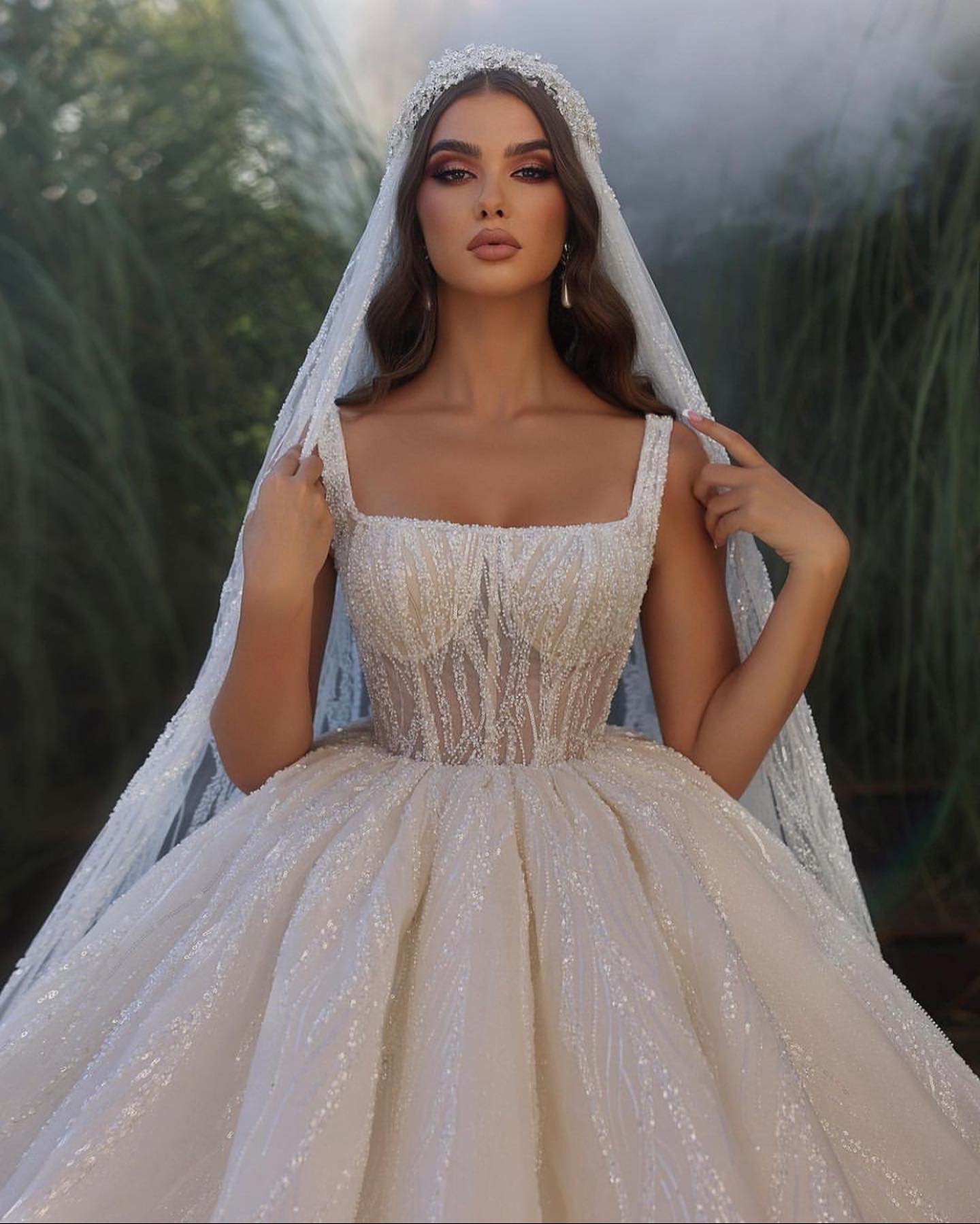 Elegant Lace Dubai Ball Gown Wedding Dress Illusion Spaghetti Straps Sequined Saudi Arabic Sweep Train Bridal Gowns
