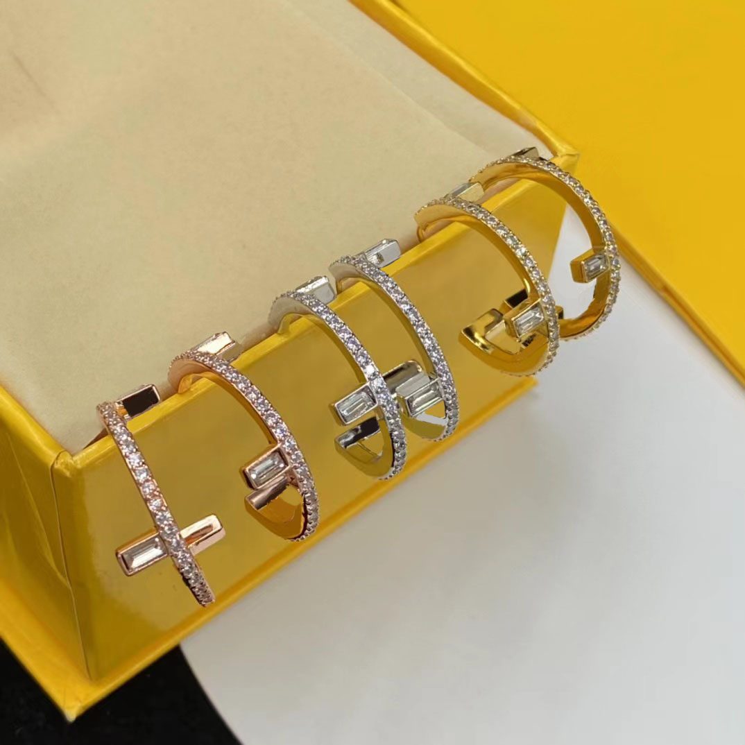 European and American personality fashion hoop key earrings gold silver rose gold brand luxury earring designer jewelry for women brides arete high quality with box
European and American personality fashion hoop key earrings gold silver rose gold brand luxury earring designer jewelry for women brides arete high quality with box