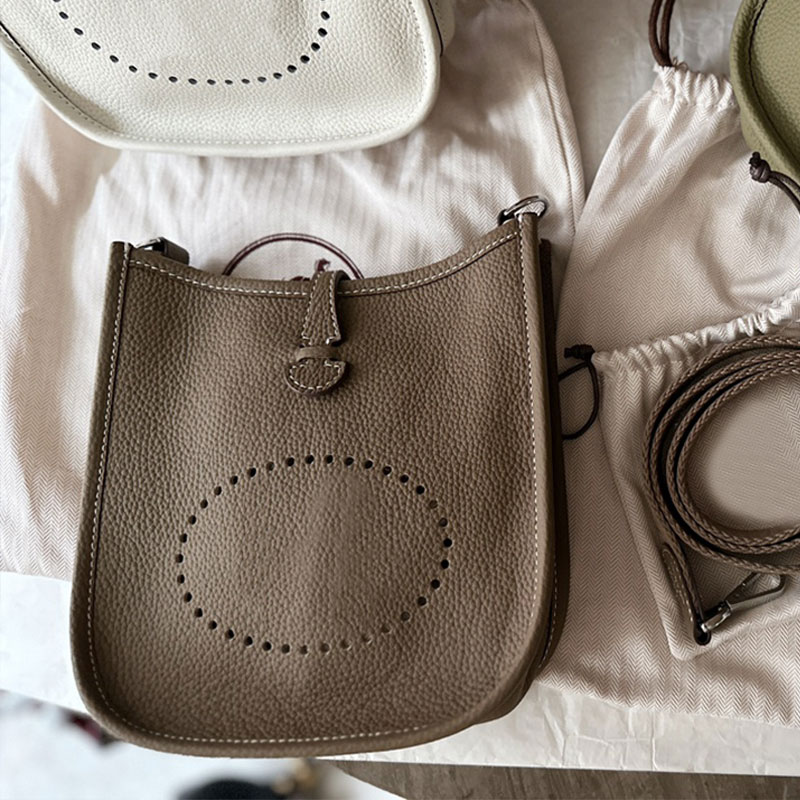 Luxury Shoulder Bag Hobo Crossbody Bucket Bags Soft Fashion Women Designer Handbags Totes Cowdie Genuine Leather Mini Messenger Purse Cross Body Flat Card Pouch
Luxury Shoulder Bag Hobo Crossbody Bucket Bags Soft Fashion Women Designer Handbags Totes Cowdie Genuine Leather Mini Messenger Purse Cross Body Flat Card Pouch