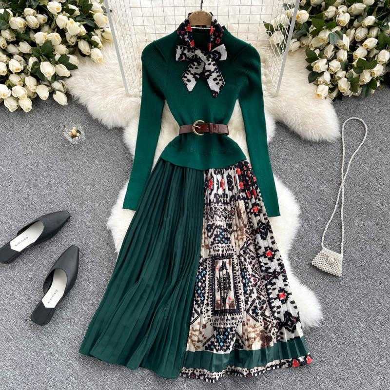 Ladies and Celebrities French Autumn Dress 2022 New Women's Knitted Long Sleeved Fake Two-piece Medium Length Skirt, Red
Ladies and Celebrities French Autumn Dress 2022 New Women's Knitted Long Sleeved Fake Two-piece Medium Length Skirt, Red