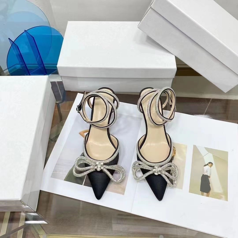 Designer Wedding Shoes Women Fashion Rhinestone Bow Satin Sequins Rubber soled leather insole High heeled Woman Dress Shoes Banquet Party Stiletto Sandals Eur 34-40
Designer Wedding Shoes Women Fashion Rhinestone Bow Satin Sequins Rubber soled leather insole High heeled Woman Dress Shoes Banquet Party Stiletto Sandals Eur 34-40