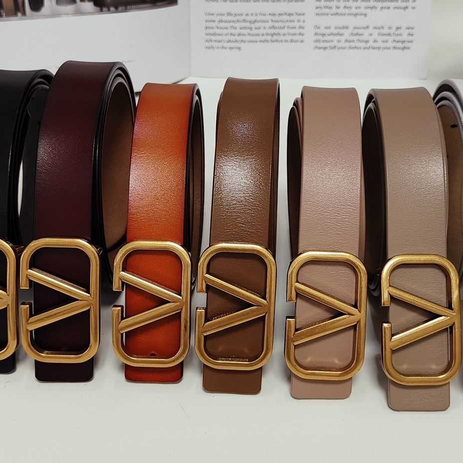 V Belts Valentis Simple women's two-layer cow leather with skirt light and extravagant windbreaker decoration versatile belt decoration waist width 2.3cm, Black
V Belts Valentis Simple women's two-layer cow leather with skirt light and extravagant windbreaker decoration versatile belt decoration waist width 2.3cm, Black