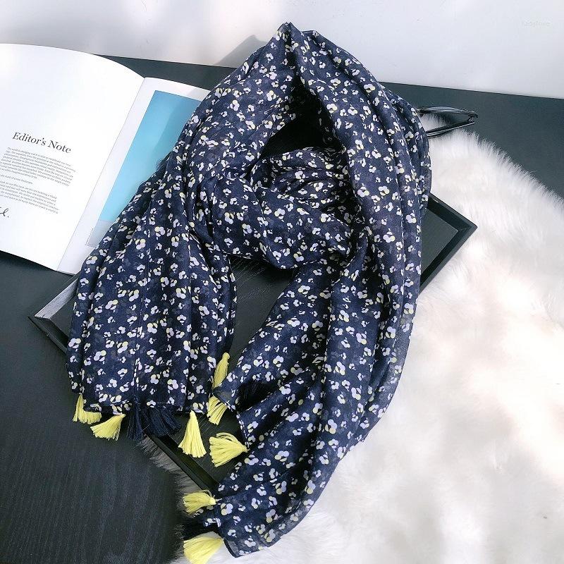 Scarves 2022 Fashion Small Flower Print Tassel Shawls Long Women Soft Floral Wrap Scarf Hijab
Scarves 2022 Fashion Small Flower Print Tassel Shawls Long Women Soft Floral Wrap Scarf Hijab