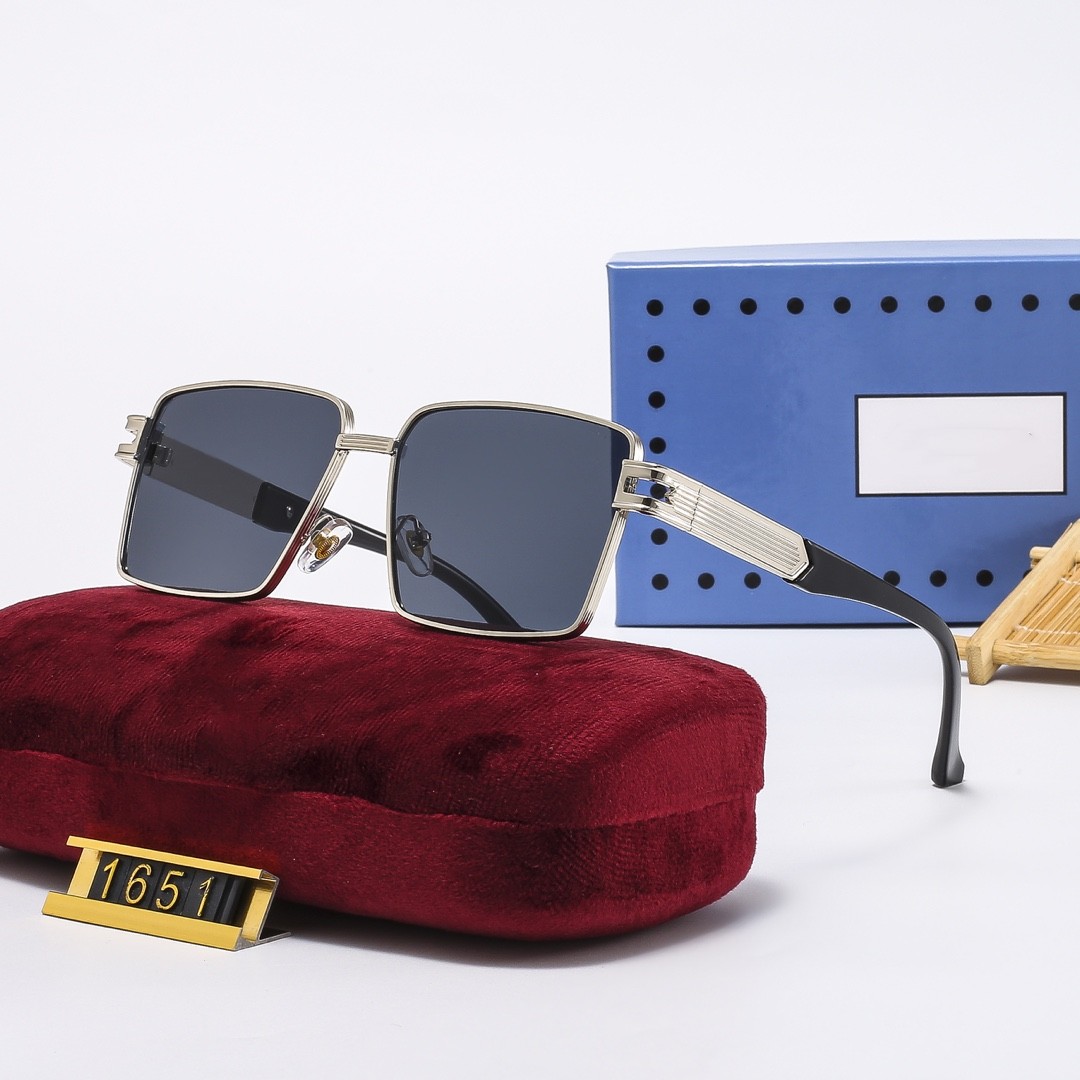Top luxury Sunglasses polaroid lens designer womens Mens Goggle senior Eyewear For Women eyeglasses frame Vintage Metal Sun Glasses With Box 1651
Top luxury Sunglasses polaroid lens designer womens Mens Goggle senior Eyewear For Women eyeglasses frame Vintage Metal Sun Glasses With Box 1651