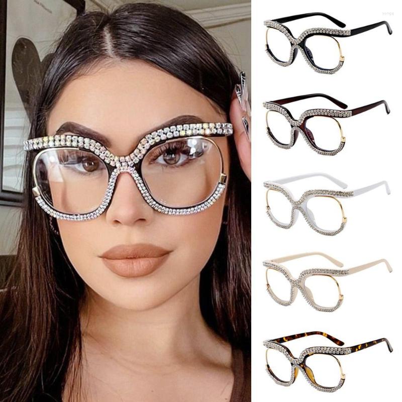 Sunglasses Fashion Rhinestone Portable Durable Anti-Blue Light Glasses Ultra Frame Computer Goggles Oversized Eyeglasses
Sunglasses Fashion Rhinestone Portable Durable Anti-Blue Light Glasses Ultra Frame Computer Goggles Oversized Eyeglasses