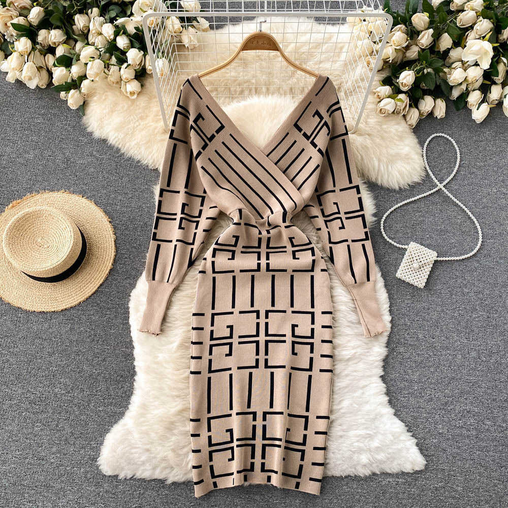 French Style V-neck Knitted Dress for Women in Autumn and Winter 2022 a New Slim Fit with Bottom Coat, Khaki
French Style V-neck Knitted Dress for Women in Autumn and Winter 2022 a New Slim Fit with Bottom Coat, Khaki