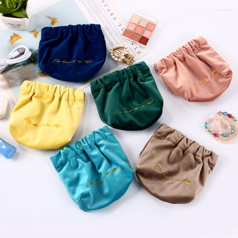 Jewelry Pouches Women Lipstick Headphone Key Shrapnel Storage Bags Velvet Cosmetic Portable Bag
Jewelry Pouches Women Lipstick Headphone Key Shrapnel Storage Bags Velvet Cosmetic Portable Bag
