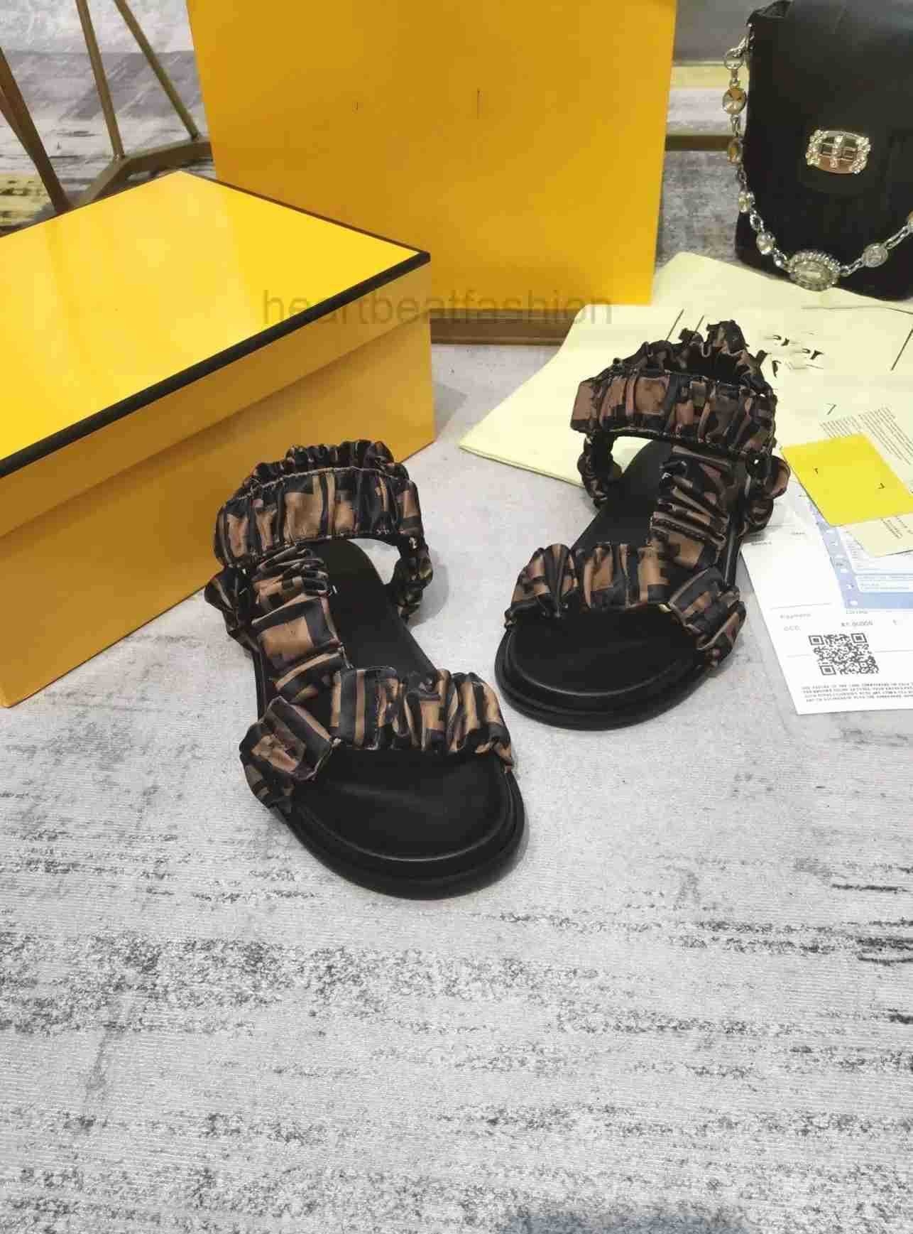 Women 'S Sandals Flat Slippers Beach Shoes Designer Print Feel Brown Satin Silk Scarf Fabric Comfortable Soft With Heat-Sealed Size 35-45, Black
Women 'S Sandals Flat Slippers Beach Shoes Designer Print Feel Brown Satin Silk Scarf Fabric Comfortable Soft With Heat-Sealed Size 35-45, Black