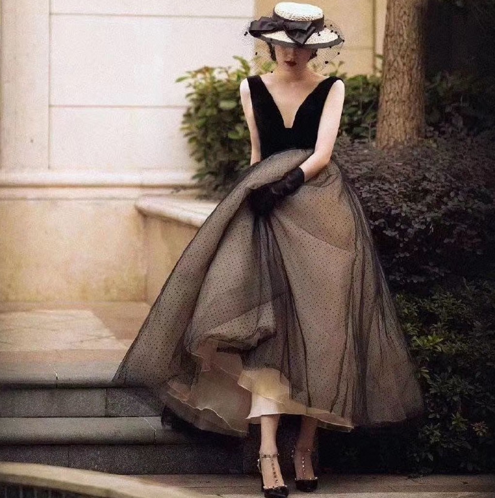 Hot Black A-line Short Prom Dresses 2023 V-neck Backless Tea Length Dot Tulle Evening Formal Gowns Robe Soiree Vestidos De Fieast YAHS09, Same as picture
Hot Black A-line Short Prom Dresses 2023 V-neck Backless Tea Length Dot Tulle Evening Formal Gowns Robe Soiree Vestidos De Fieast YAHS09, Same as picture