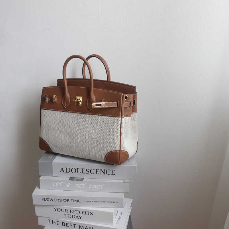 Designer bag Birkins Herme Handbags Goddess of temperament casual with small size and large capacity The first layer cowhide is equipped canvas 25 hand, 25cm with brown leather
Designer bag Birkins Herme Handbags Goddess of temperament casual with small size and large capacity The first layer cowhide is equipped canvas 25 hand, 25cm with brown leather