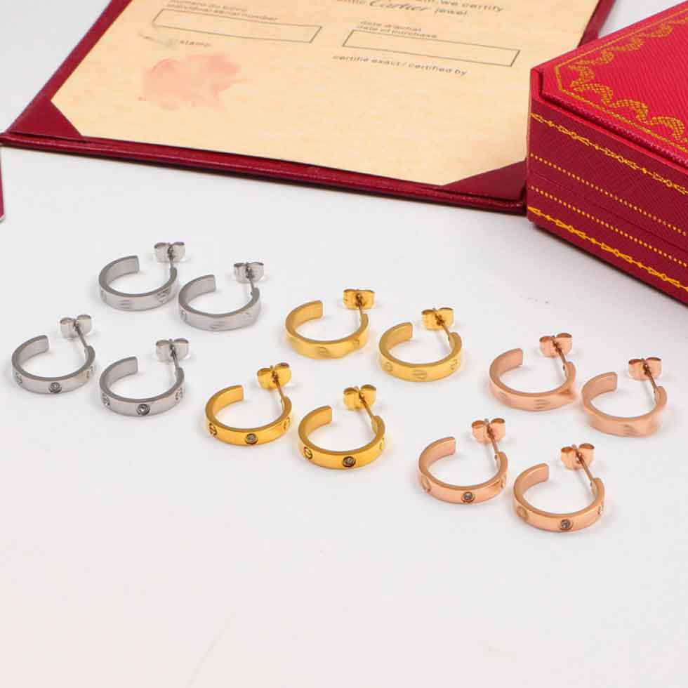 10 Years Manufacturer Wholesale New Fashion Semi-Round Diamond Rose 18K Gold Titanium Plated Stud Earrings Couple Gift With Dust Bag
10 Years Manufacturer Wholesale New Fashion Semi-Round Diamond Rose 18K Gold Titanium Plated Stud Earrings Couple Gift With Dust Bag