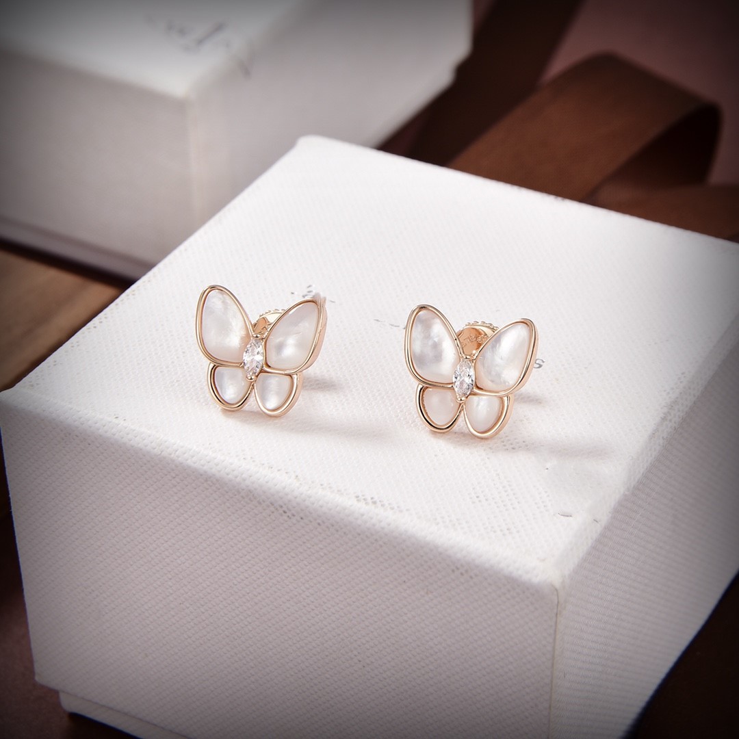 Vintage Charm Sweet Designer Silver With 18k Gold Plated Mother Of Pearl Butterfly Stud Earrings For Women Jewelry With Box
Vintage Charm Sweet Designer Silver With 18k Gold Plated Mother Of Pearl Butterfly Stud Earrings For Women Jewelry With Box