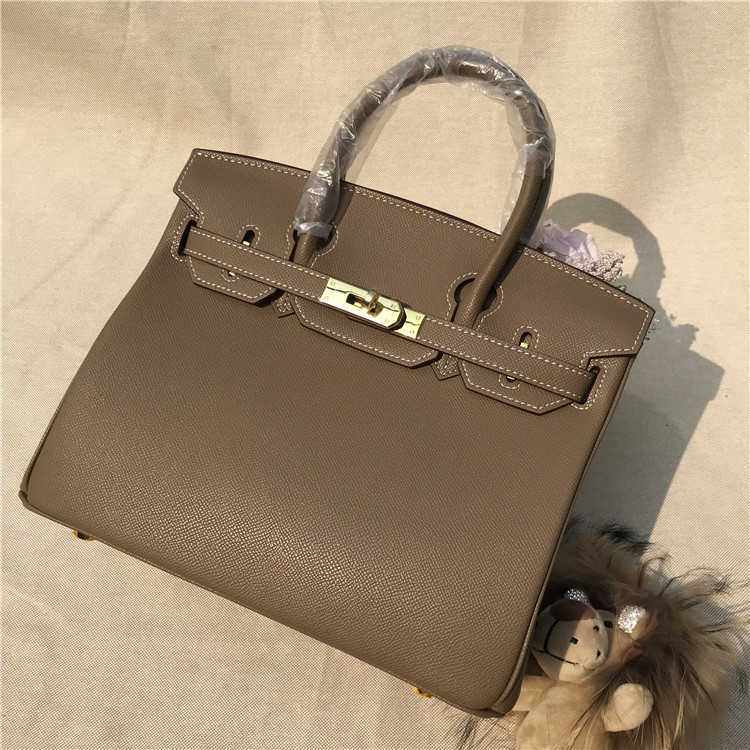 Shoulder Birkins Designer bag Herme Handbags Messenger women 2022 new hand print cowhide Fashion Hand simple, Elephant grey 30
Shoulder Birkins Designer bag Herme Handbags Messenger women 2022 new hand print cowhide Fashion Hand simple, Elephant grey 30