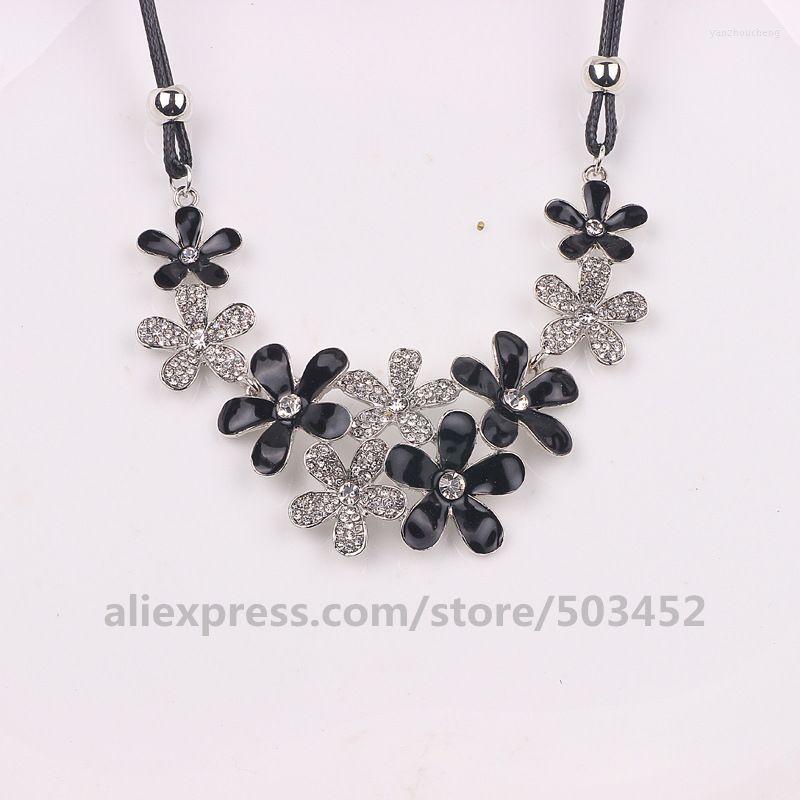 Choker 80pcs/lot Trend Flower Zirconia Collier Sweet PU Belt Fashion Style Factory Price Cute Necklace Friend Neckless
Choker 80pcs/lot Trend Flower Zirconia Collier Sweet PU Belt Fashion Style Factory Price Cute Necklace Friend Neckless