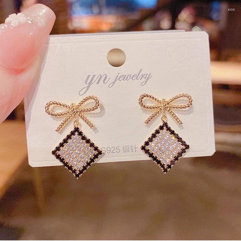 Dangle Earrings Fashion Temperament Butterfly Diamond 925 Silver Needle Personality Wild Super Flash Women Jewelry Wholesale
Dangle Earrings Fashion Temperament Butterfly Diamond 925 Silver Needle Personality Wild Super Flash Women Jewelry Wholesale