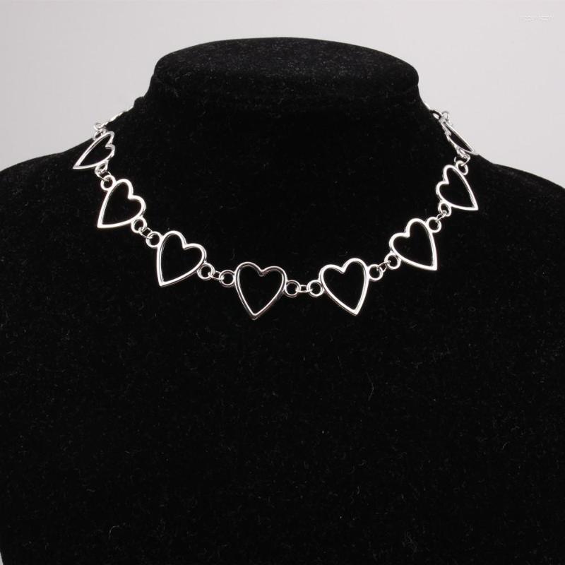 Choker Independent Gothic Metal Hollow Connecting Heart Neck Chain Creative Versatile Geometric Necklace Women Party Anniversary Gift
Choker Independent Gothic Metal Hollow Connecting Heart Neck Chain Creative Versatile Geometric Necklace Women Party Anniversary Gift