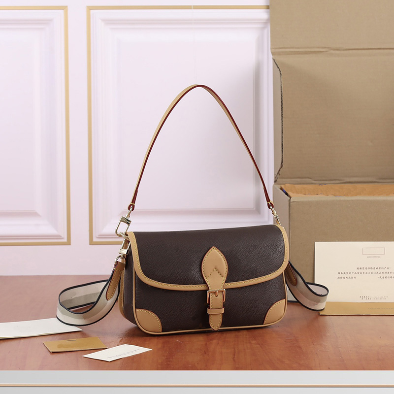 M45985 the tote bag women designer handbags Since 1854 luxury fashion brand size 24x15 x9cm
M45985 the tote bag women designer handbags Since 1854 luxury fashion brand size 24x15 x9cm
