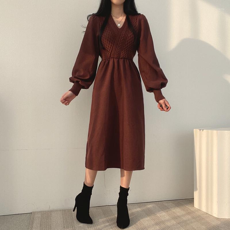 Casual Dresses Autumn Winter Knitted Dress V-Neck Puff Sleeves Stitching A-Line Party Midi Sweater One Piece Fashion Women'S Clothing, Beige
Casual Dresses Autumn Winter Knitted Dress V-Neck Puff Sleeves Stitching A-Line Party Midi Sweater One Piece Fashion Women'S Clothing, Beige