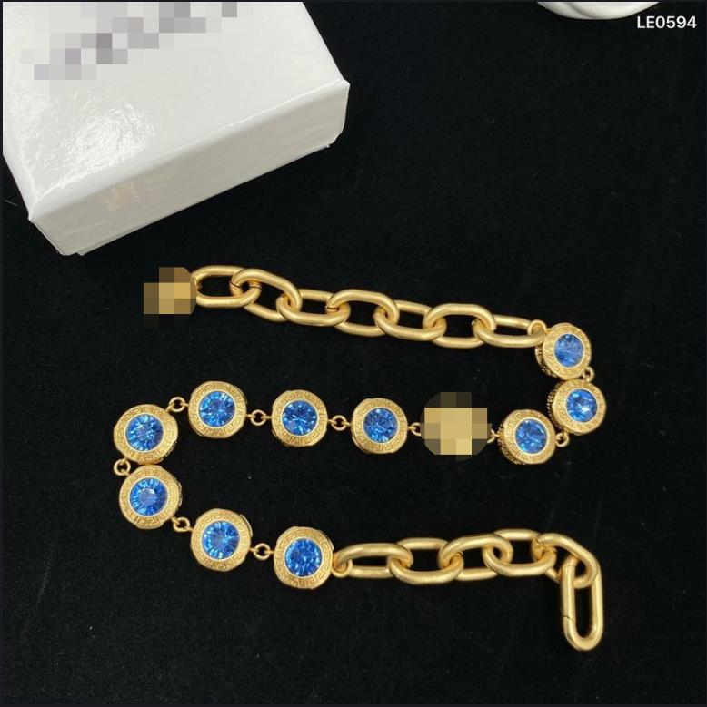 Fashion new designed Pendant blue crystal women necklace Banshee Medusa head portrait 18K gold plated ladies necklaces Designer Jewelry QVN196
Fashion new designed Pendant blue crystal women necklace Banshee Medusa head portrait 18K gold plated ladies necklaces Designer Jewelry QVN196