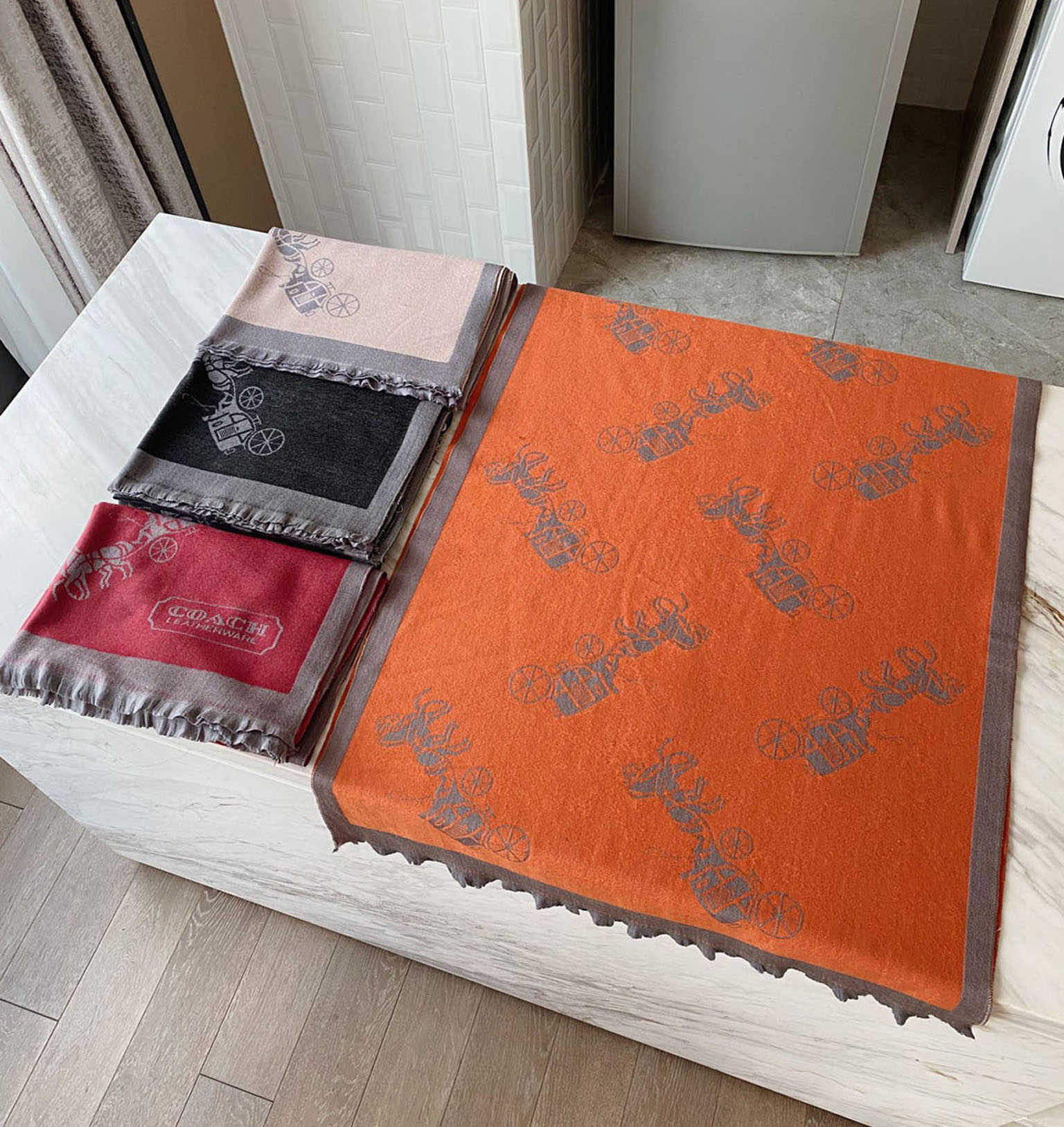 2022 4colors Scarf Cashmere Fashion Colors Pashmina Winter Warm Brand Luxury Designer Shawl Classic Pattern
2022 4colors Scarf Cashmere Fashion Colors Pashmina Winter Warm Brand Luxury Designer Shawl Classic Pattern