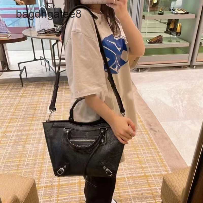 22 Balencaigass Bags Bag Neo Cagole Cagoles Trapezoidal Large Totes Shoulder Locomotive Rivet Tassel Handbag Oil Wax Leather Oblique Span Tote, Black
22 Balencaigass Bags Bag Neo Cagole Cagoles Trapezoidal Large Totes Shoulder Locomotive Rivet Tassel Handbag Oil Wax Leather Oblique Span Tote, Black